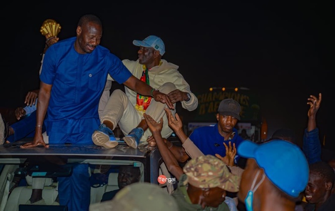 TOURNÉE DELLOO NJUKKEL : Mamadou Ndour Diouf accueille le trophée de la CAN à Diass TOURNÉE DELLOO NJUKKEL : Mamadou Ndour Diouf accueille le trophée de la CAN à Diass