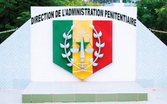 Administration pénitentiaire : Un surveillant de prison radié après un « live » polémique Administration pénitentiaire : Un surveillant de prison radié après un « live » polémique